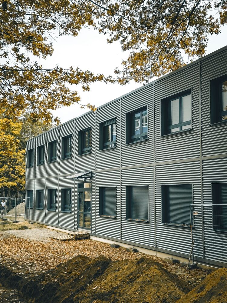 Modulbau-Erweiterung für das Bertha-von-Suttner Gymnasium 1 img 1188resizedpoywjybbqy