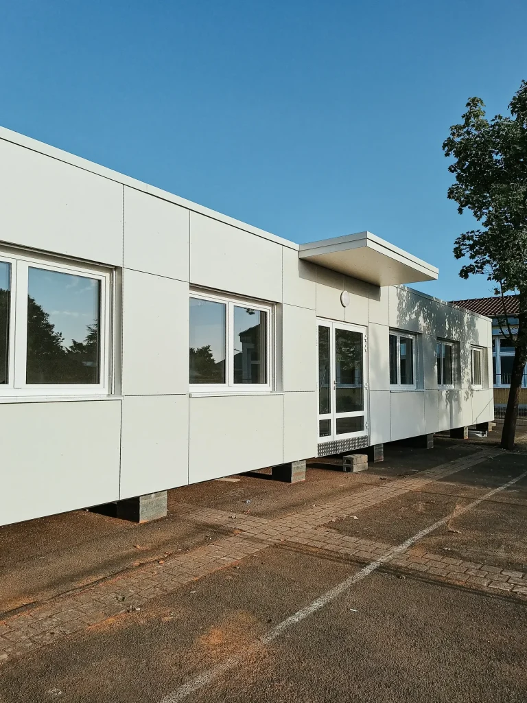 Neubau einer Containerschulanlage für die Verbandsgemeinde Alzey-Land 3 referenz flomborn 2 scaled 1