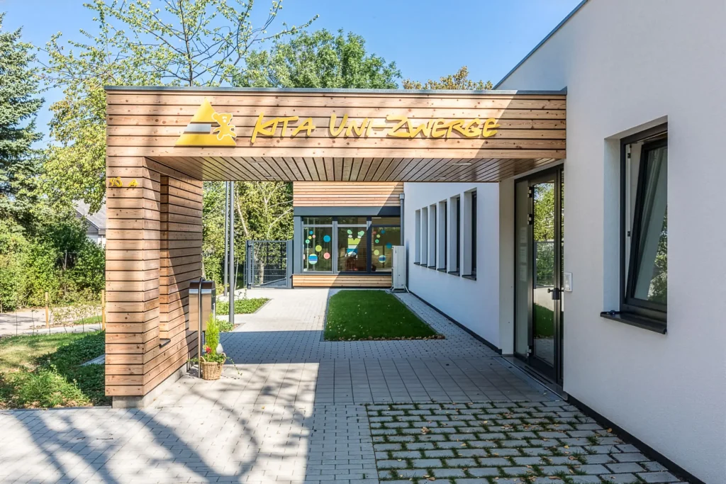 Kindertagesstätte Universität Paderborn 2 Außenaufnahme einer Kita in Holztafelbauweise