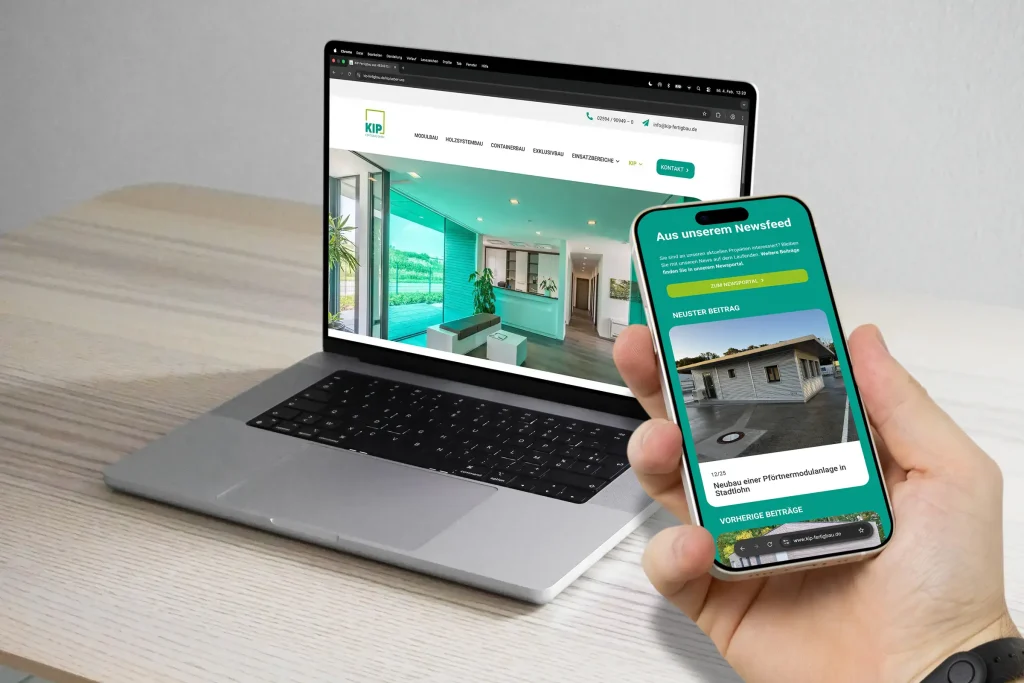 Erfolgreicher Jahresstart 2026: KIP Fertigbau launcht neue Website 1 Laptop und Mobiltelefon mit der neuen Website der KIP Fertigbau-Bauträger GmbH
