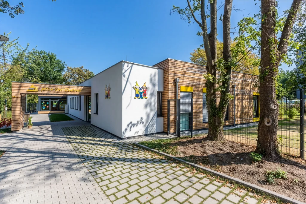 Kindertagesstätte Universität Paderborn 1 Außenaufnahme einer Kindertagesstätte in Holzbauweise