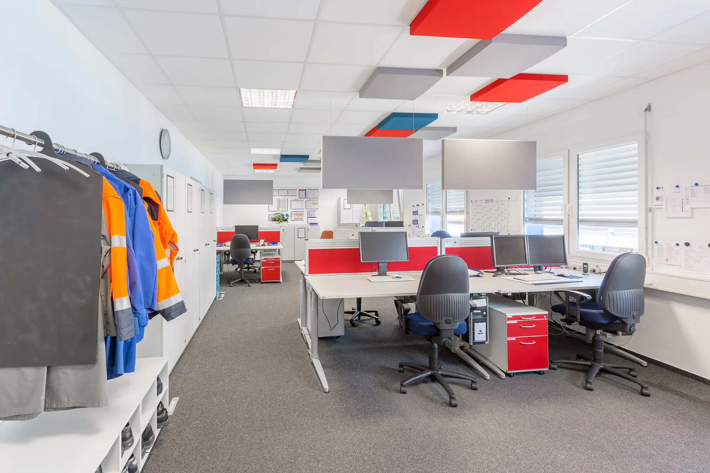 Verwaltungsgebäude Schmitz Cargobull AG 6 Aufnahme eines Büroraums in einem Verwaltungsgebäude in Fertigbauweise