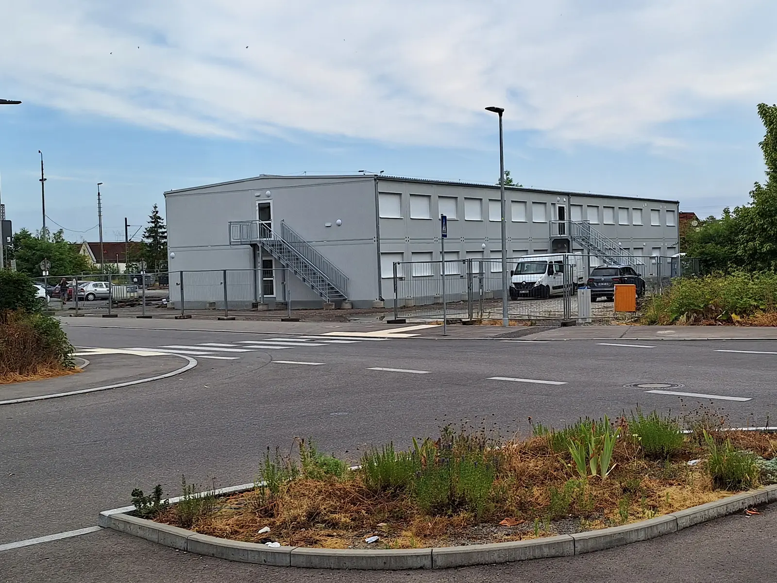 Flüchtlingsunterbringung • Kreisstadt Backnang 4 Außenaufnahme der Flüchtlingsunterbringung in Backnang