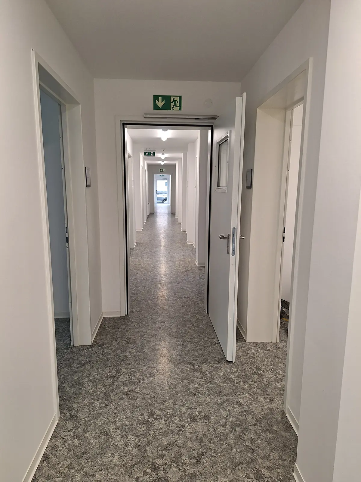 Flüchtlingsunterbringung • Kreisstadt Backnang 5 Innenaufnahme der Flüchtlingsunterbringung in Backnang