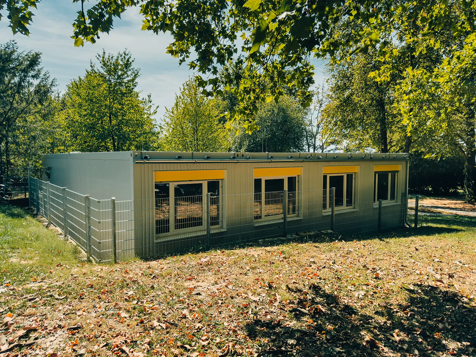 Schulcontaineranlage • Stadt Backnang 4 Außenaufnahme der Containerschulanlage in Backnang