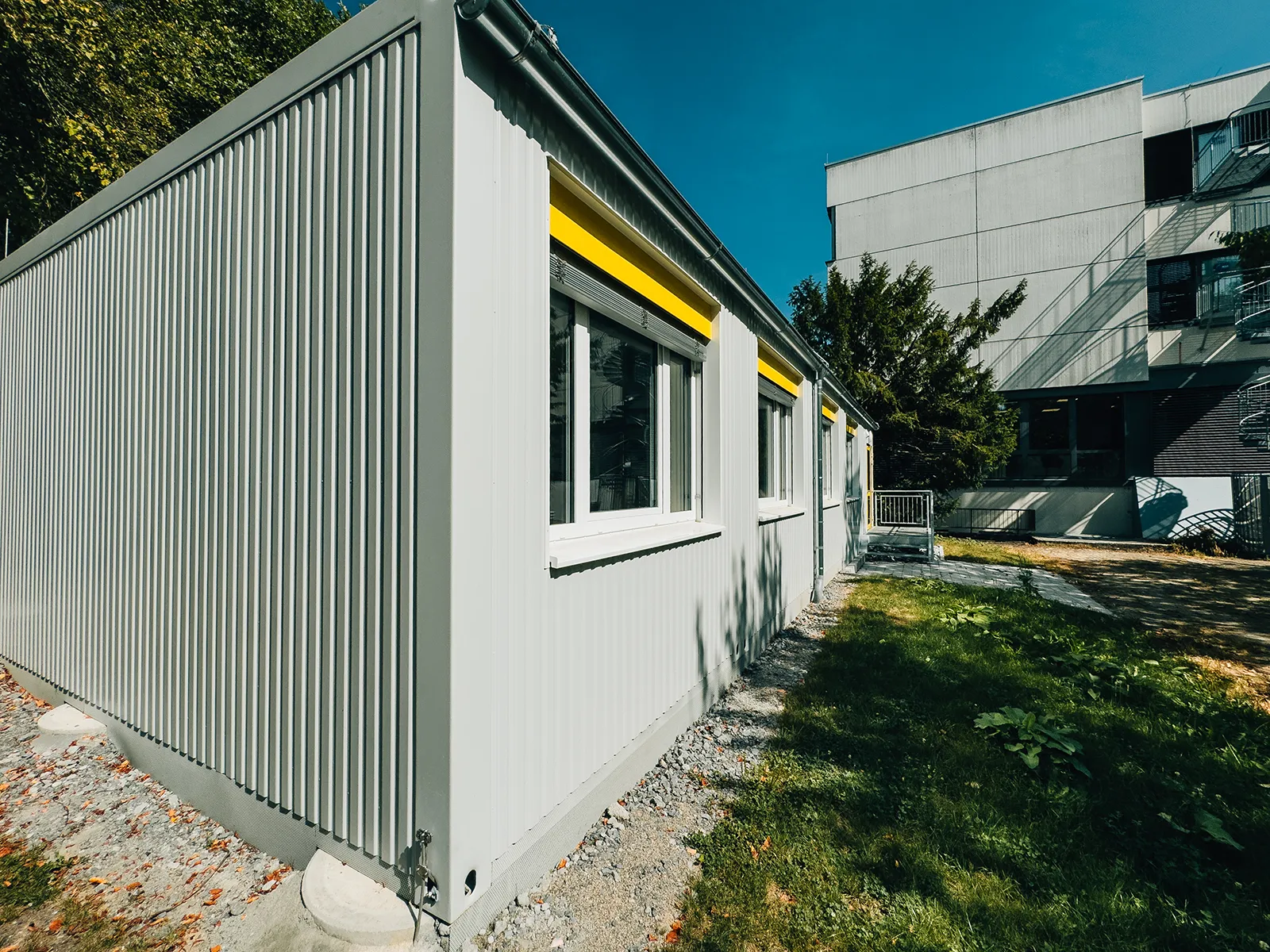 Schulcontaineranlage • Stadt Backnang 6 Außenaufnahme der Containerschulanlage in Backnang