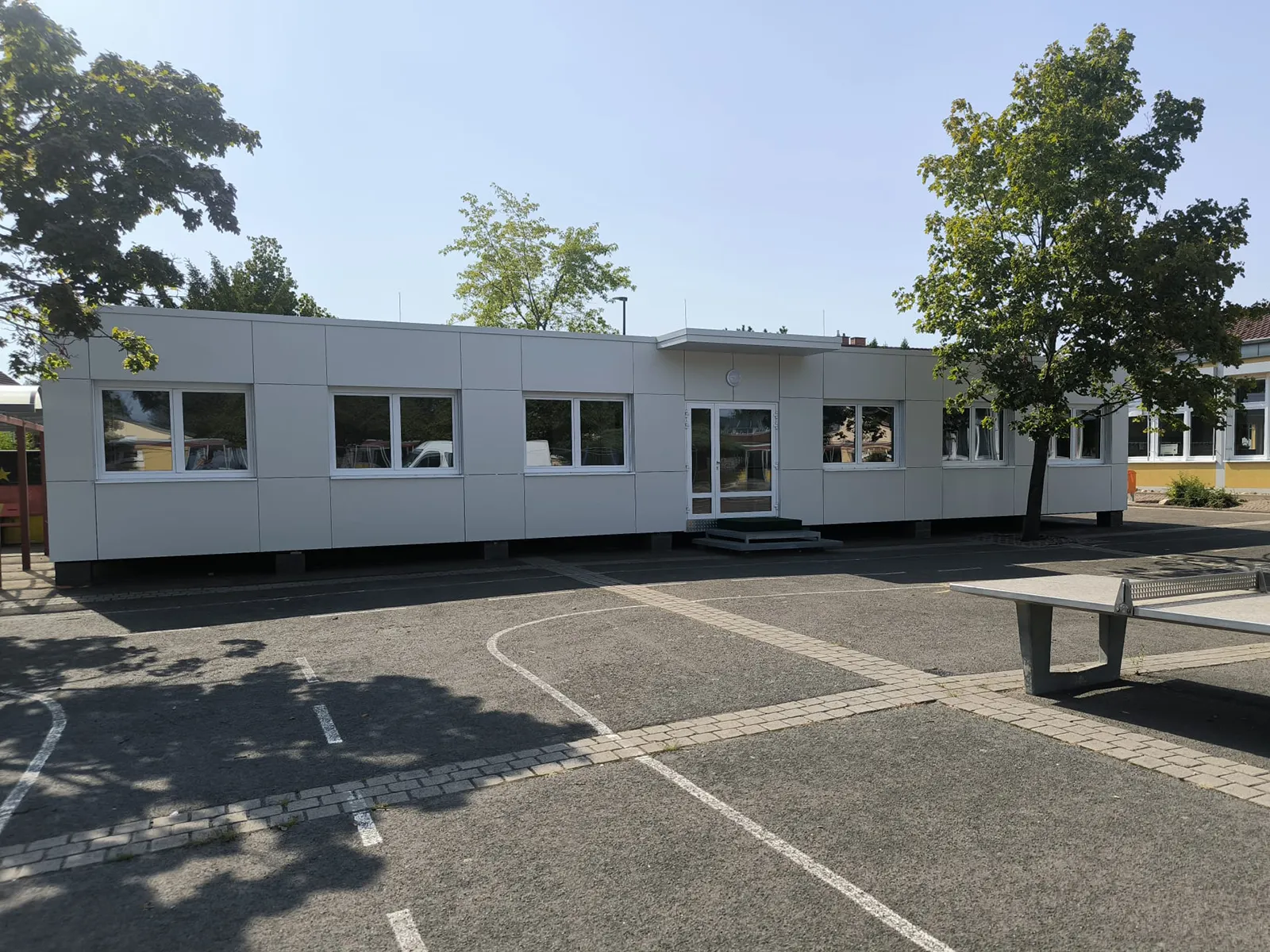 Containerschulanlage • Verbandsgemeinde Alzey-Land 3 Außenaufnahme der Containerschulanlage in Flomborn