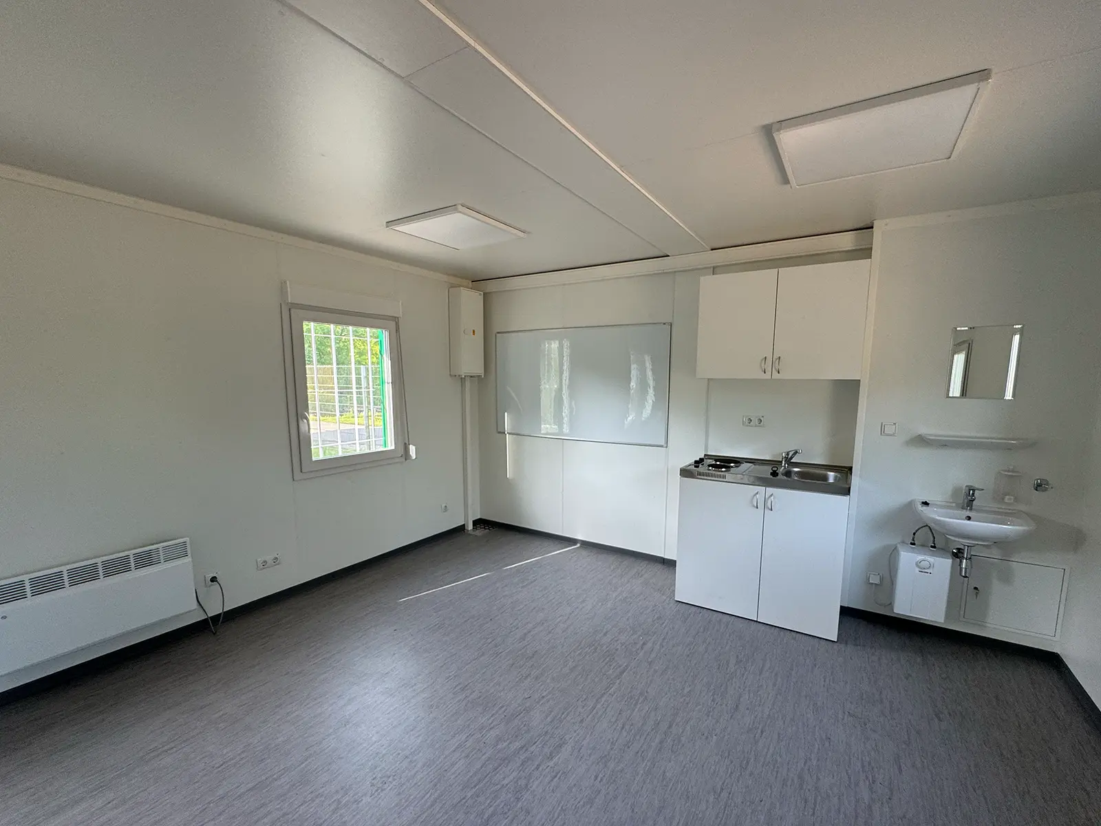 Aufenthalts- & Materialcontainer • Niersverband Viersen 7 Innenansicht eines Materialcontainers für den Niersverband Viersen