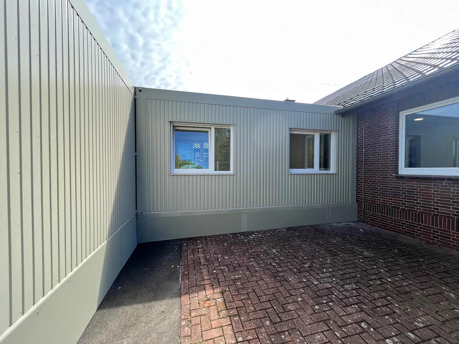 Temporäre Grundschule • Gemeinde Holdorf 5 Außenaufnahme der temporären Grundschule in Holdorf