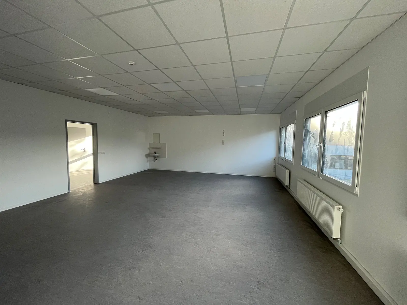 Nelson-Mandela-Schule • Stadt Rheine 6 Aufnahme eines Klassenzimmers der neuen Modulbau-Schule in Rheine