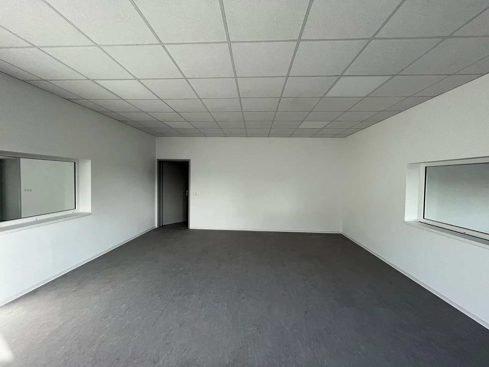 Nelson-Mandela-Schule • Stadt Rheine 7 Aufnahme eines Klassenzimmers der neuen Modulbau-Schule in Rheine