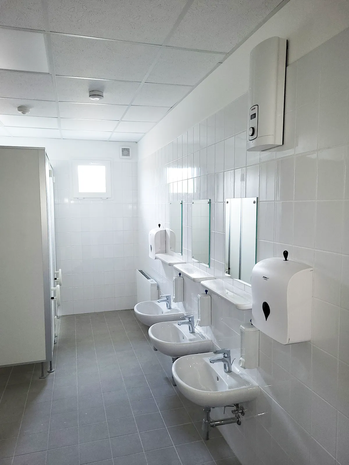 3x Kita in Modulbauweise • Kreis Warendorf 5 Aufnahme eines Sanitärraums in den Kitas Warendorf