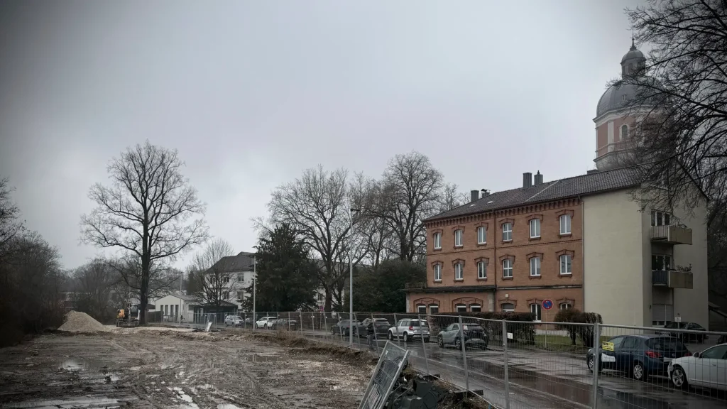 KIP Fertigbau baut Kinderhaus für die Stadt Neu-Ulm 2 Aufnahme des Baugrundstücks an der Turmstraße in Neu-Ulm, hier entsteht eine Kita