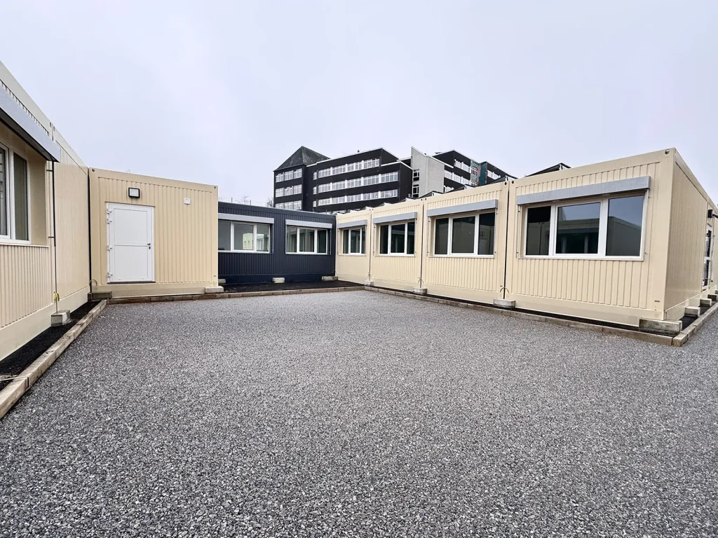 Containerschulanlage • Stadt Remscheid 2 Außenansicht der Schule in Containerbauweise in Remscheid