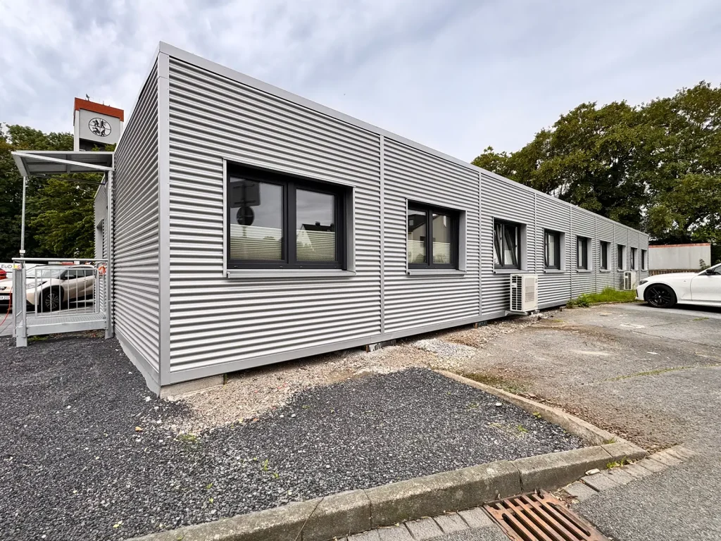Büro- & Verwaltungsgebäude Feuerwehr • Stadt Kamen 2 Außenansicht des Modularen Bürogebäudes für die Feuerwehr in Kamen