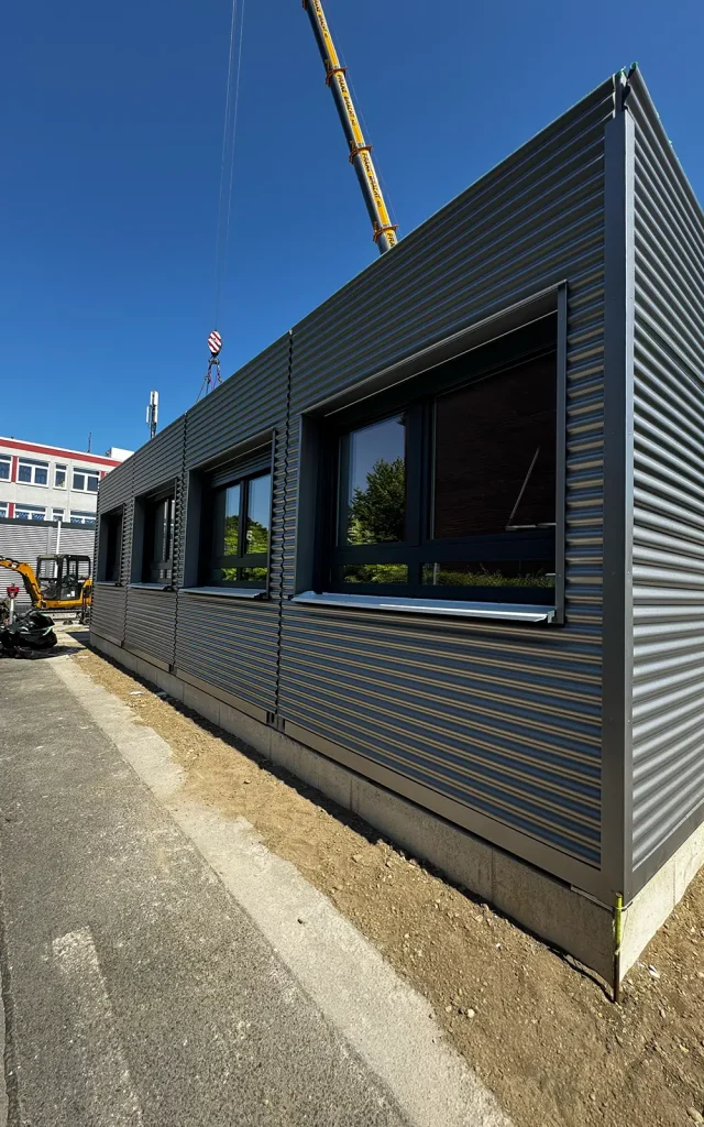 Module für neues Schulgebäude an der Heinrich-Böll-Gesamtschule angeliefert 3 Ansicht der EG-Module der neuen Schule in Oberhausen
