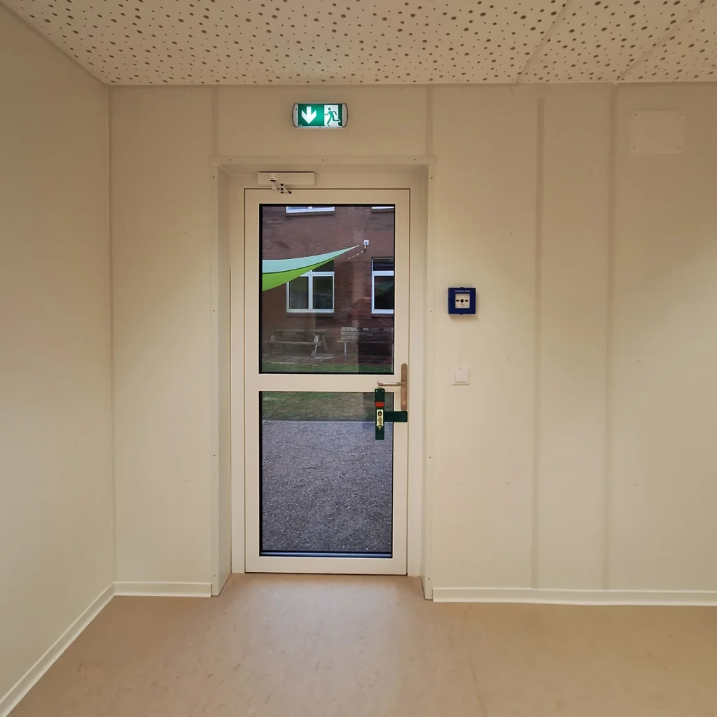 Schul-Erweiterung in nur einer Woche realisiert 2 Innenaufnahme der Schulerweiterung in Ahaus