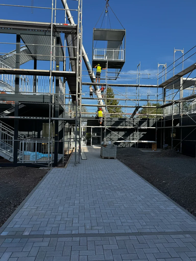 Modulare Schulerweiterung an der Canada-Schule in Zweibrücken gestartet 3 Aufnahme der Baustelle in Zweibrücken, es entsteht eine Modulare Schulerweiterung