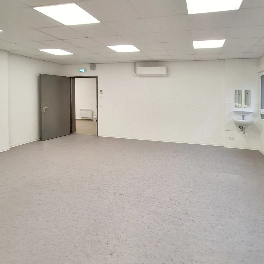 Neue Raumzellenanlage für die Theodor-Heuss-Realschule 6 Innenaufnahme der neuen Modulbau-Schule in Oberhausen