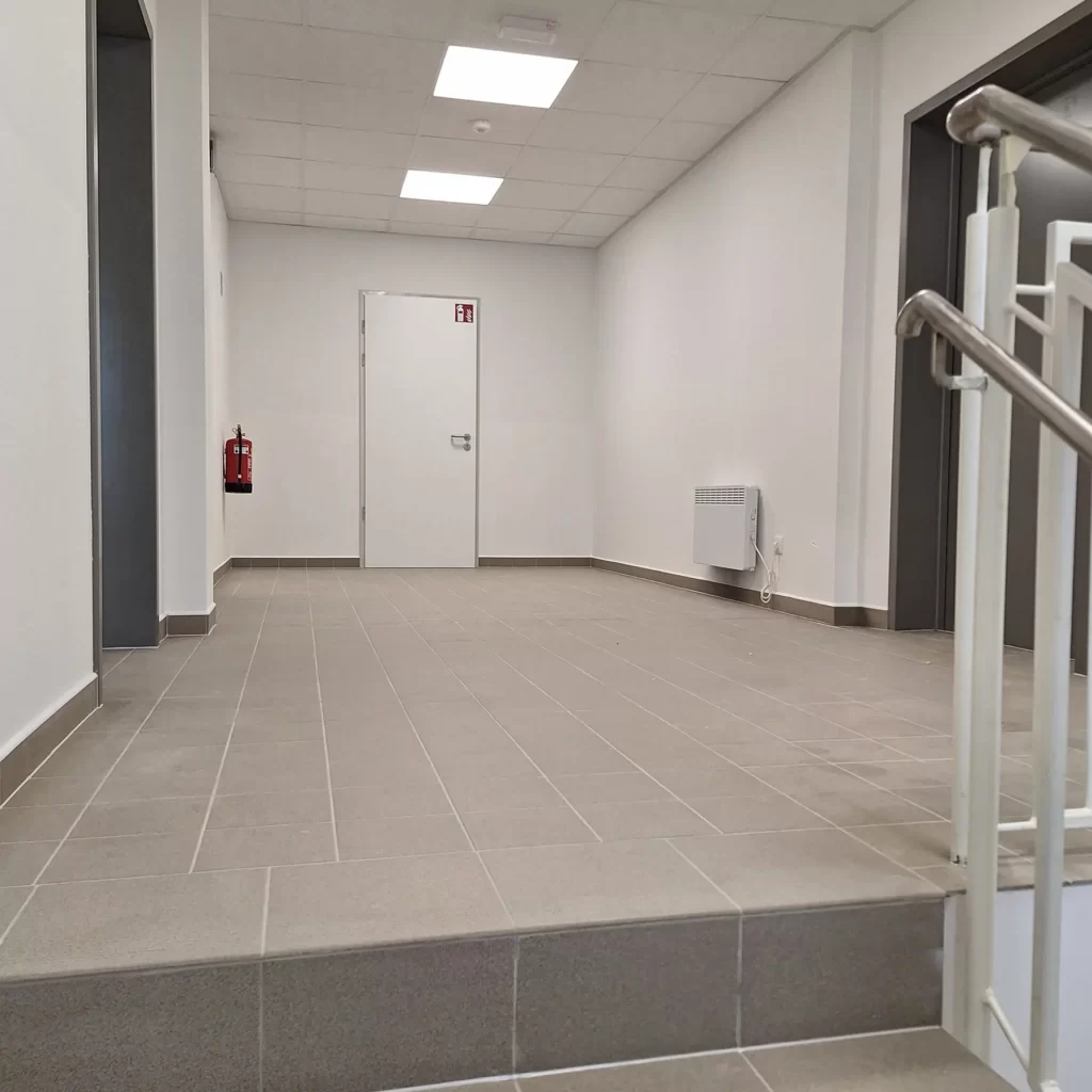 Neue Raumzellenanlage für die Theodor-Heuss-Realschule 7 Innenaufnahme vom Treppenhaus der neuen Modulbau-Schule in Oberhausen